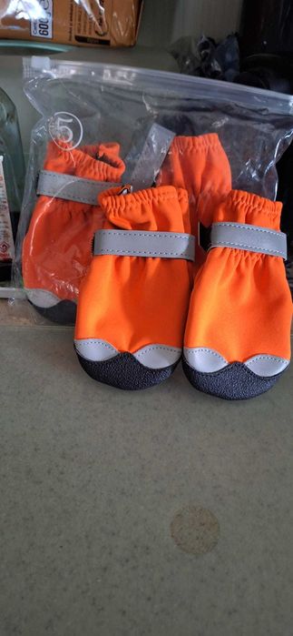 2 seturi incaltaminte pentru caini marime 5  si XXL pret 50 lei/bucata