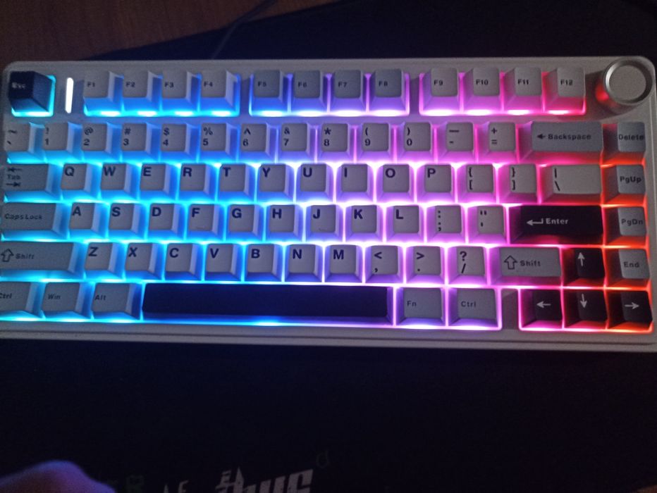 Продам клавиатуру Aula F75