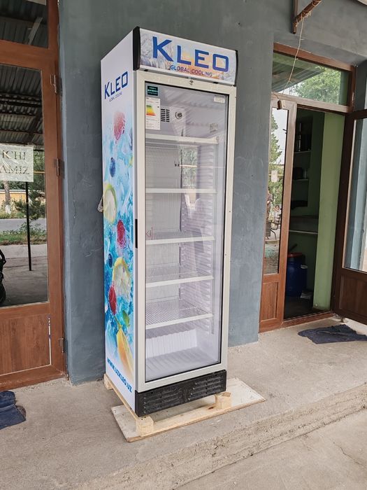 Vitrina xolodelnik sotiladi