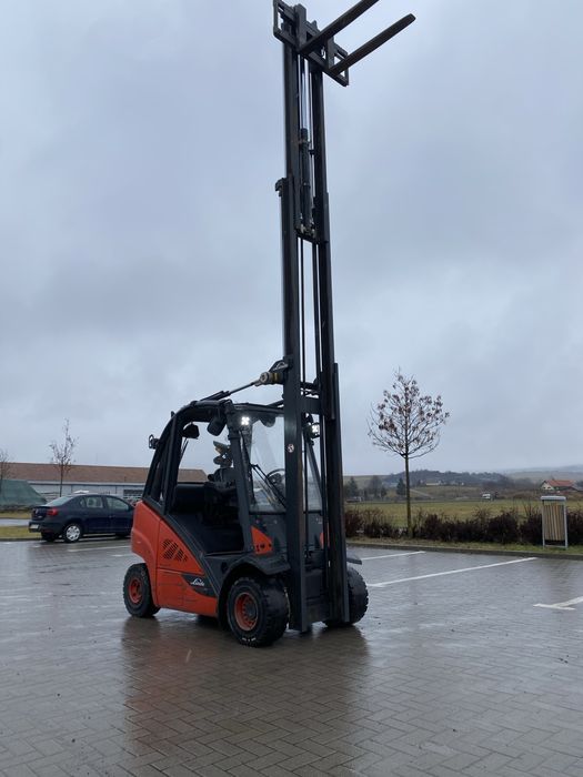 De inchiriat stivuitor