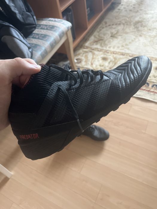 кросоовки для футбола предаторы