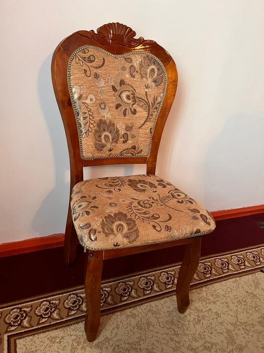 Стол и стулья сатылады