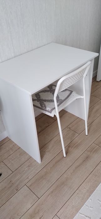 Продам детскую парту со стульям