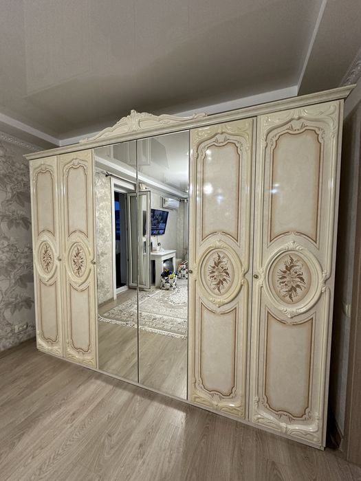 Продам шкаф 6-дверный