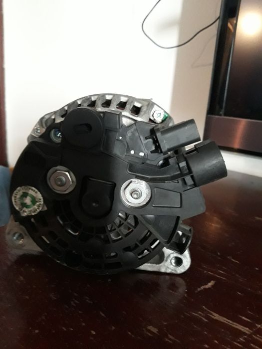 Alternator Citroen C4 Picasso 1,6  ( folosit numai cateva zile)