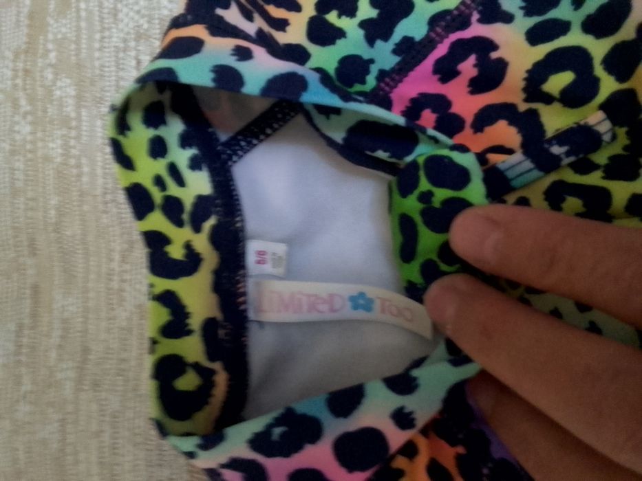 Продам купальник на 5-6 лет