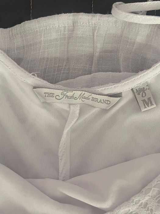 Продавам лятна рокля с дантела