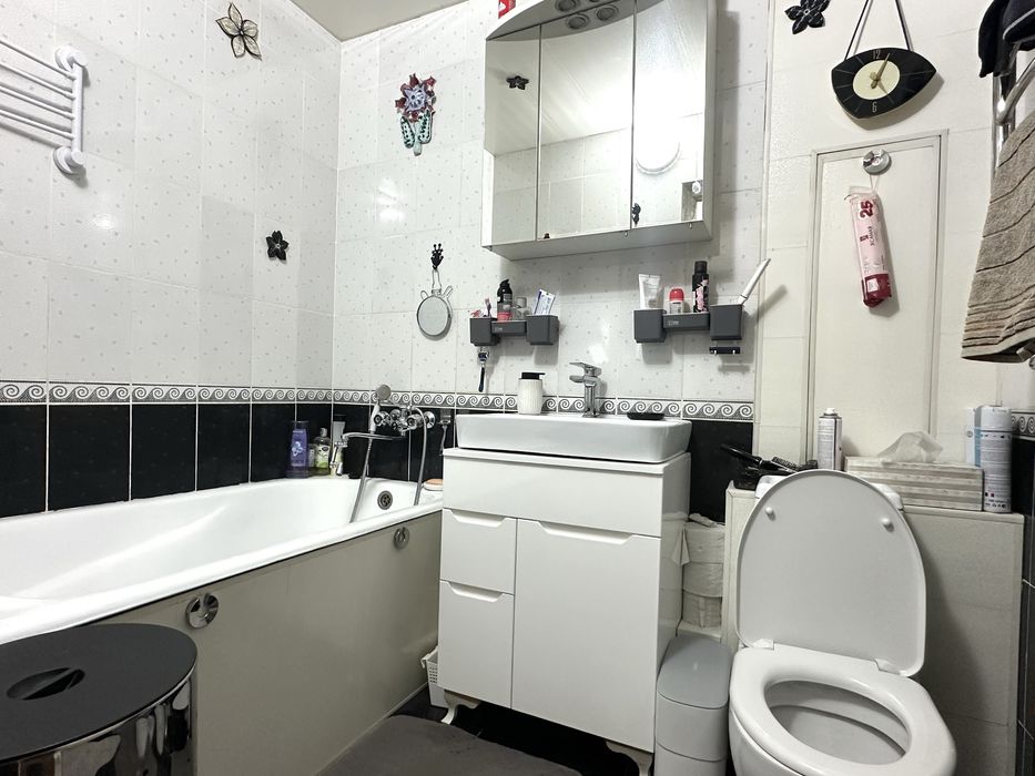 2-ух комн 2/3/4, Авиасозлар3, Кадышева, Кирпичный дом, Балкон 2х6.