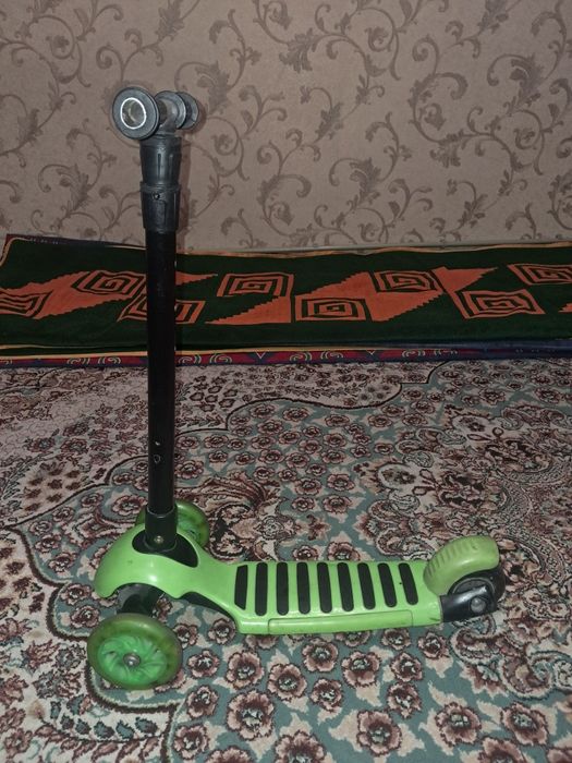 Самокат зельоный