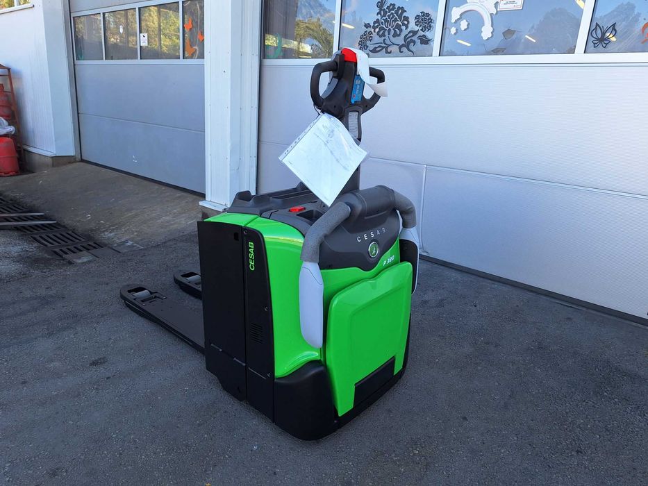 Електрическа палетна количка CESAB P320 с платформа (НОВА)