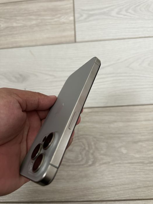 Айфон 15 про.