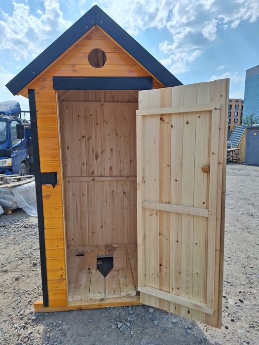 Туалет уличный деревянный