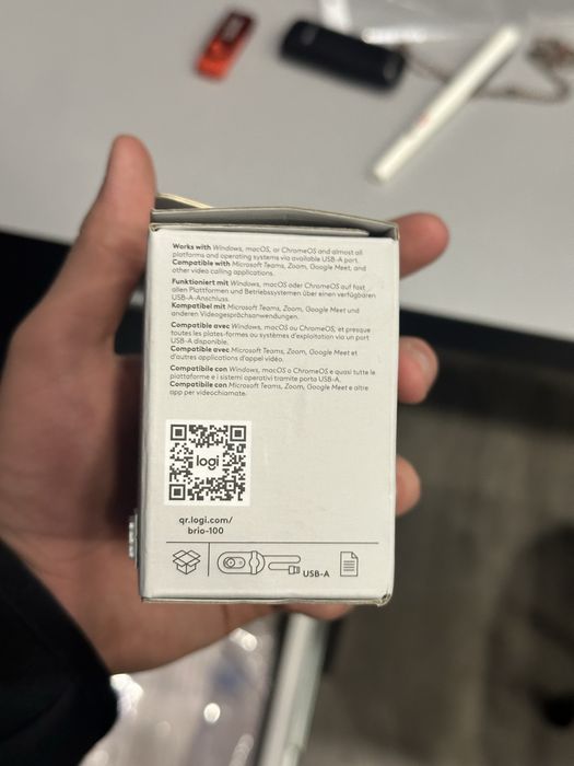 Вебкамера Logitech Brio 100