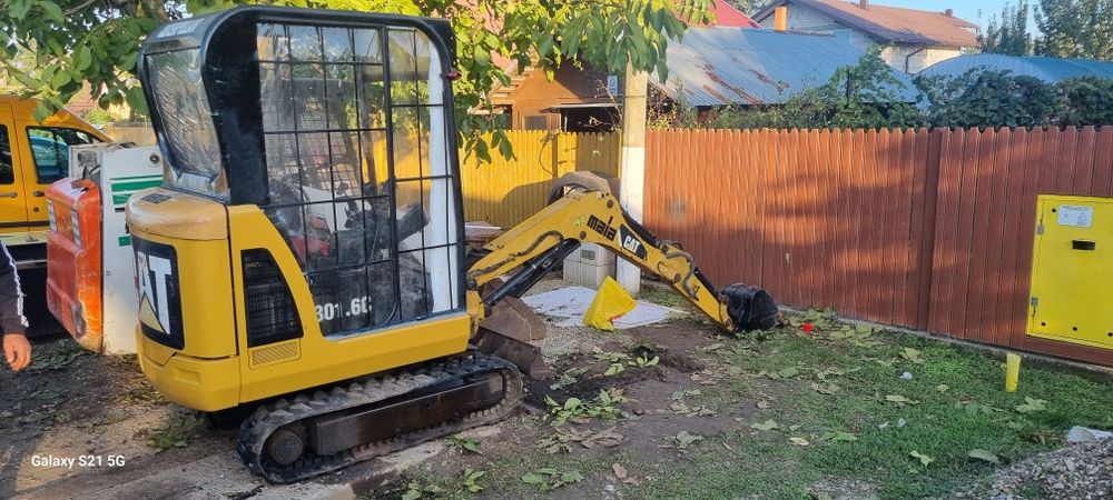 Inchiriez mini excavator