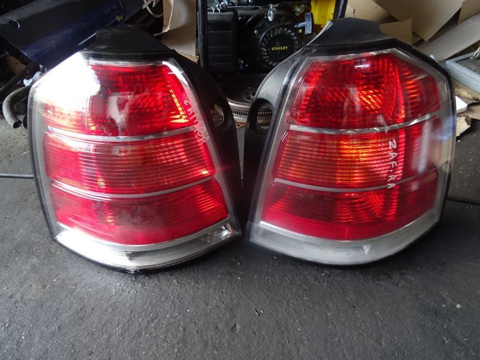 Vand Stopuri Opel Zafira B din 2007 volan pe stanga cod: 24451843-R