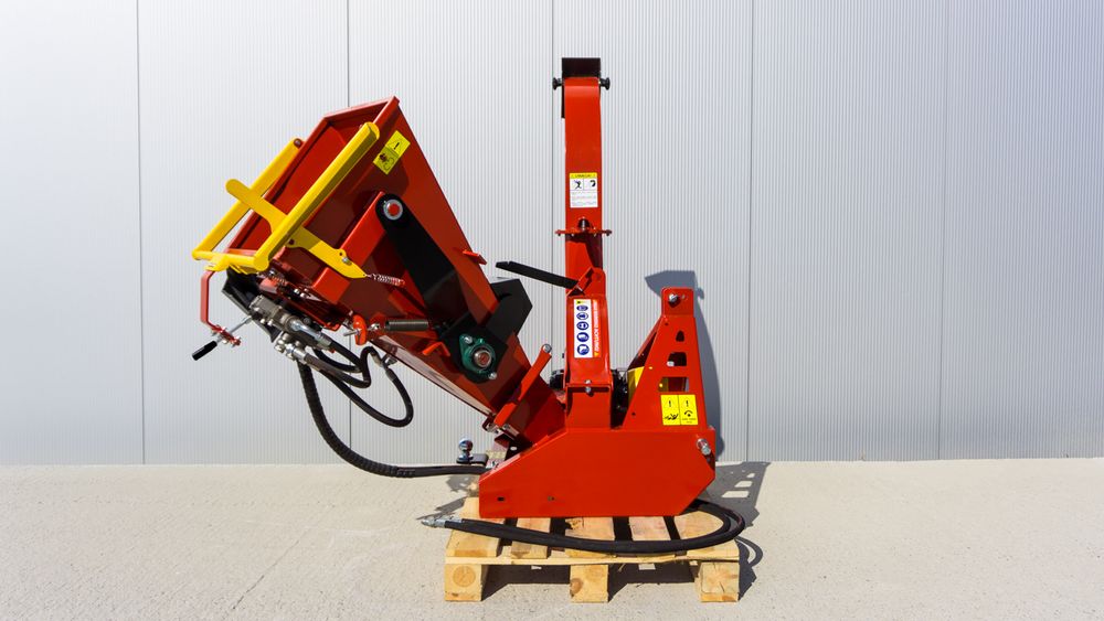 Tocător crengi la tractor RT 630 R cu role de tragere