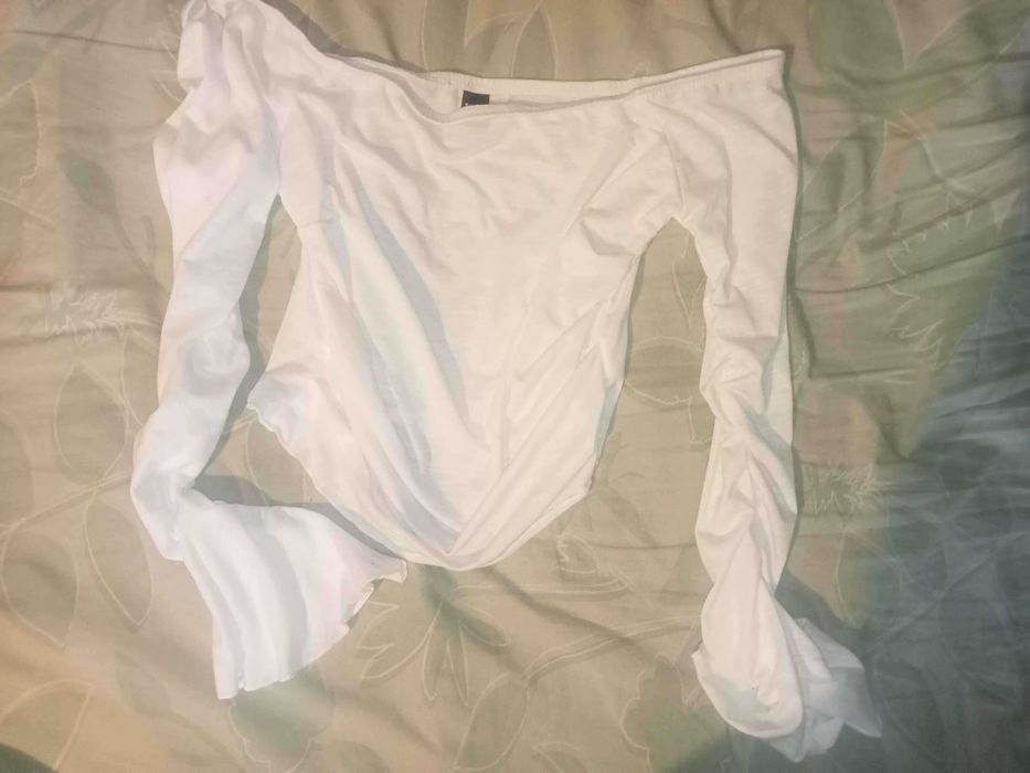 Бяла тънка блуза