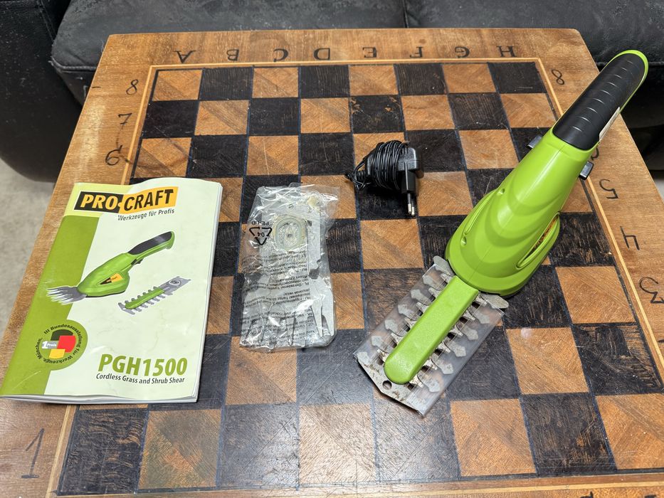 Акумулаторна ножица за трева и храсти