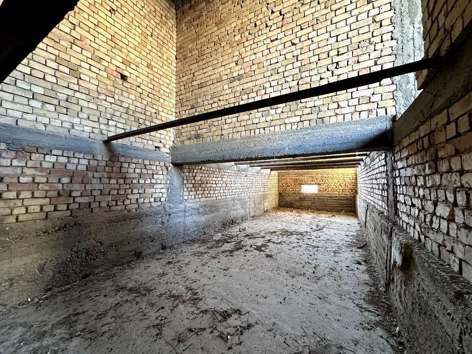 Уй (ховли, участка) сотилади 10 соток 12 та хона, каробка холатида