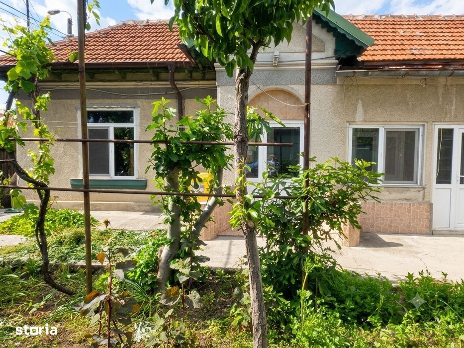 Casa 3 camere, curte 400mp, Brătianu