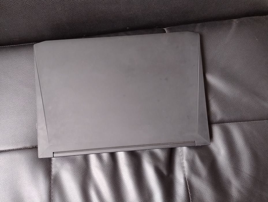 Leptop gaming i7 clevo de 17.3inch la pretu de 1300lei