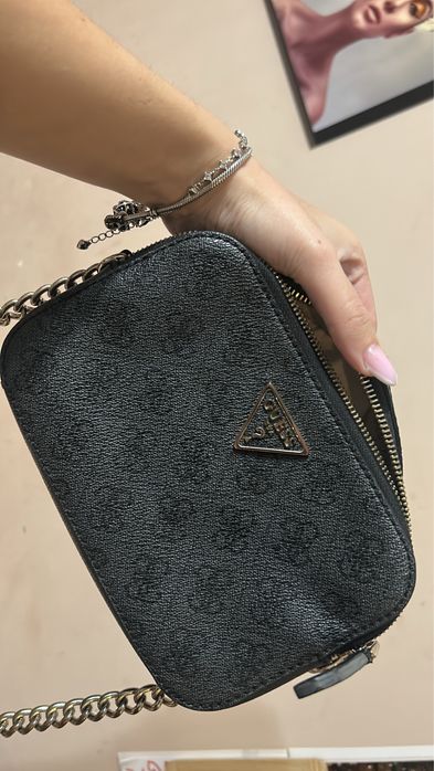 Дамска чанта на guess