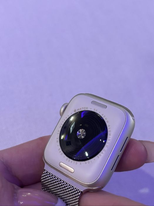 Продавам Apple Watch SE