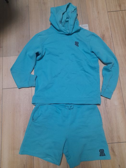 Худи с къси панталони