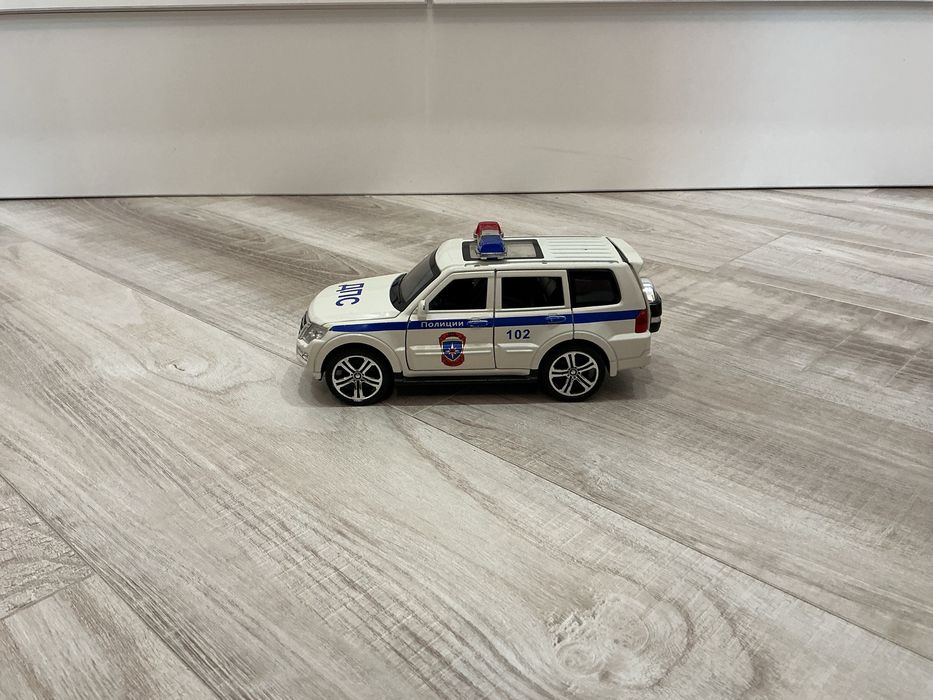 Игрушечная машина, полиция