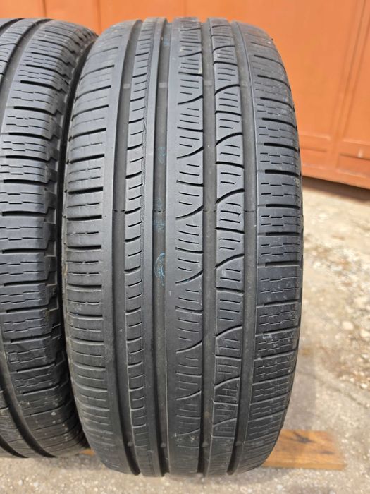 4 бр. всесезонни гуми 235/65/17 Pirelli 5-6 mm DOT 0420/1319