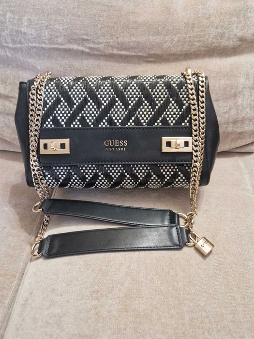 Дамска чанта GUESS