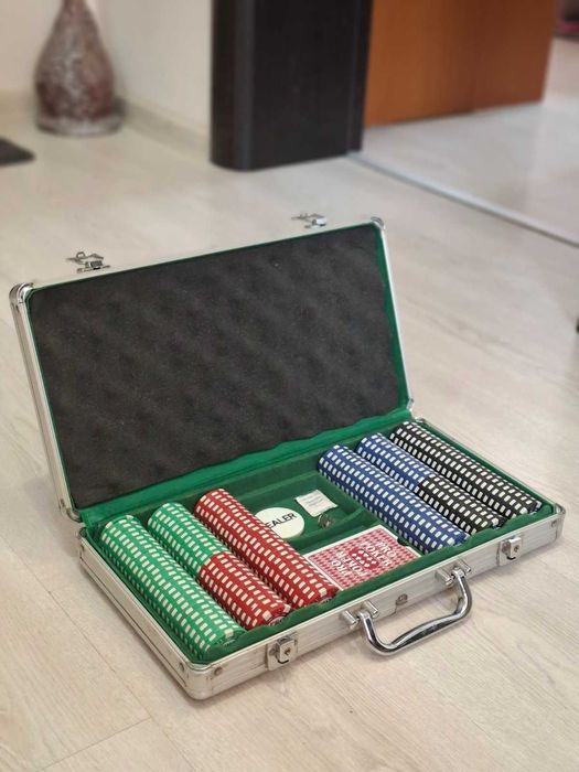 Покер комплект 300 чипа
