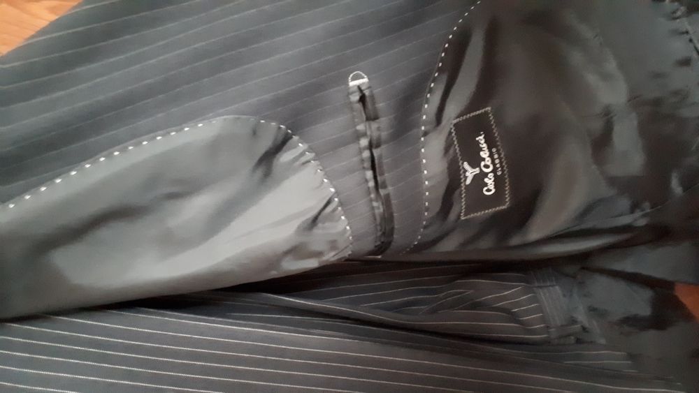 Vând costum bărbătesc