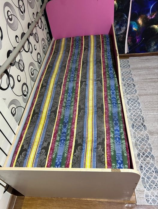 В продаже два розывых диван