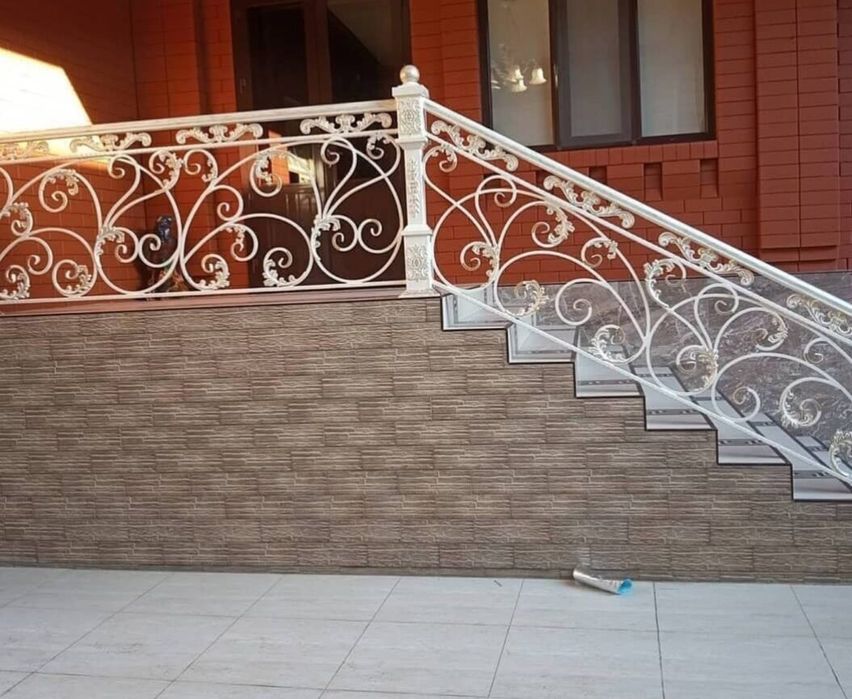 Перила лестнице козырьки