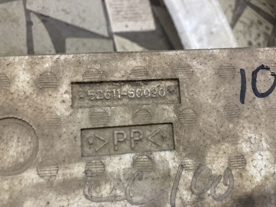 Абсорбер уплотнитель переднего бампера Тойота Лэнд Крузер 100 / LX470