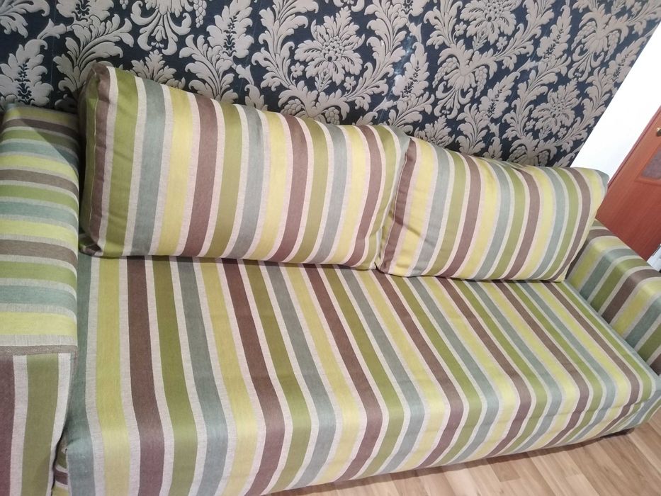 Canapea extensibilă și 2 fotolii