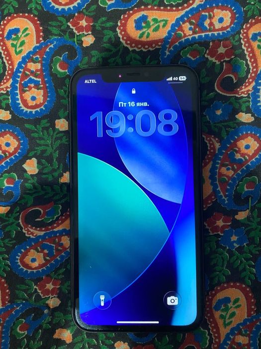 Продаю айфон 11 без каробки