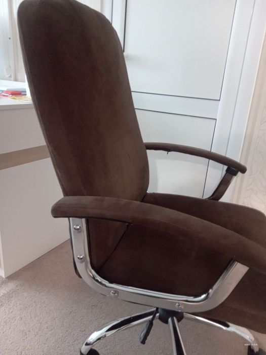 Продавам компютърен/офис стол