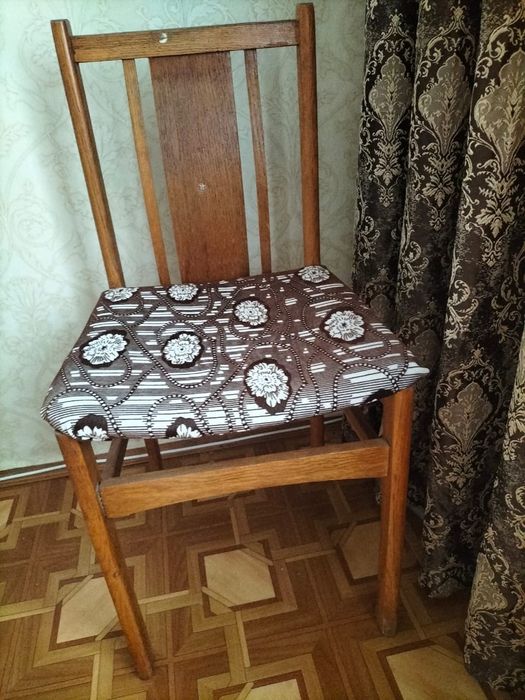 Продам стулья деревянные 3 шт