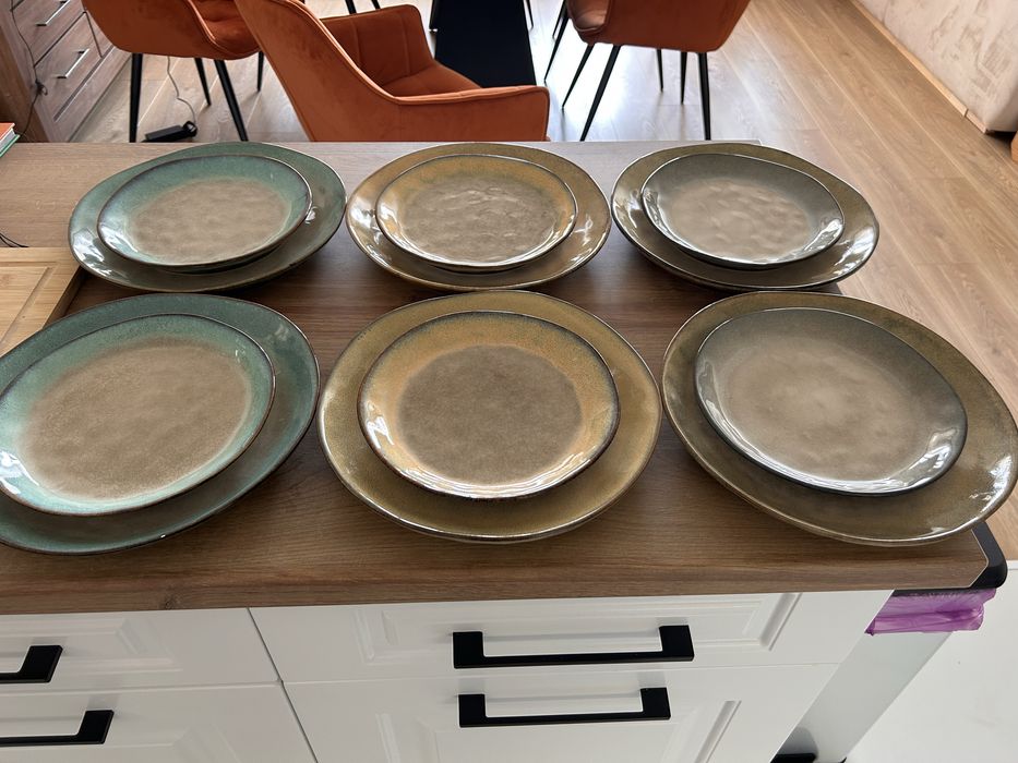 Кухненски чинии почти не са използвани