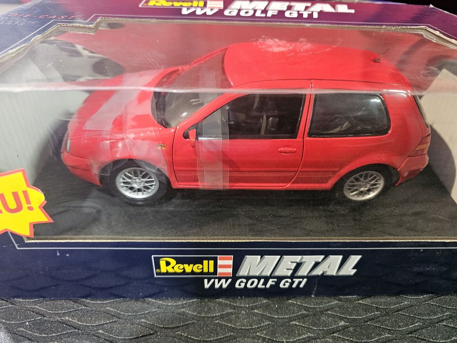 Macheta Volkswagen Golf 4 GTI 1998 scala 1:18