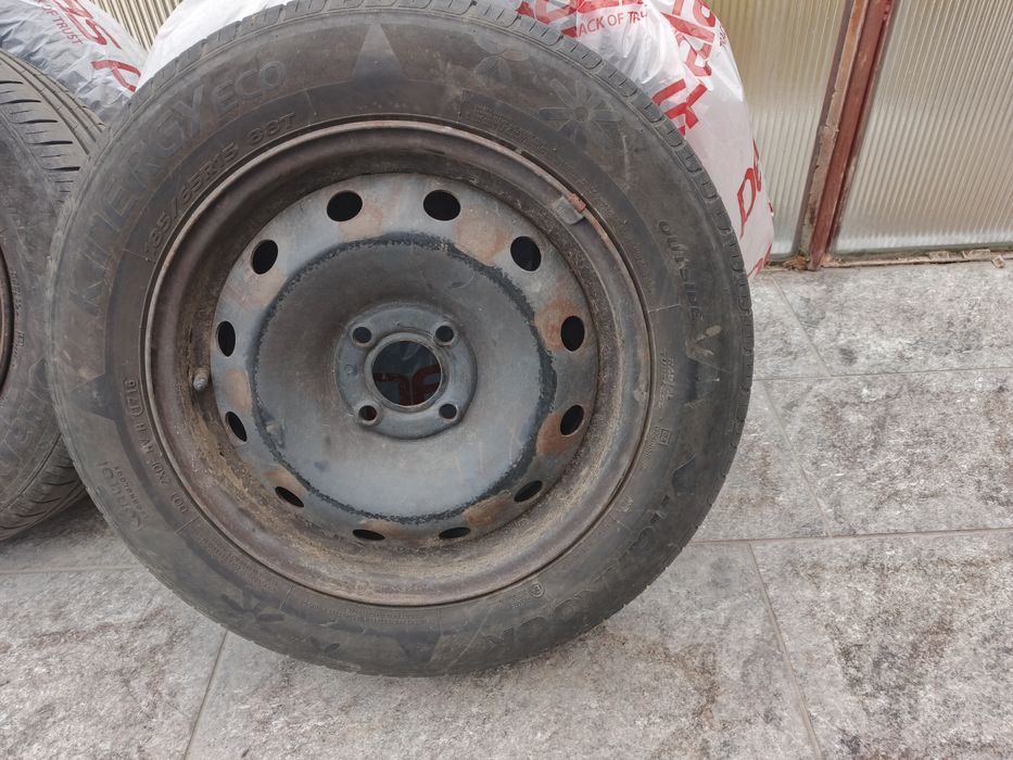 Hankook 185/65 R15 vara + janta otel
