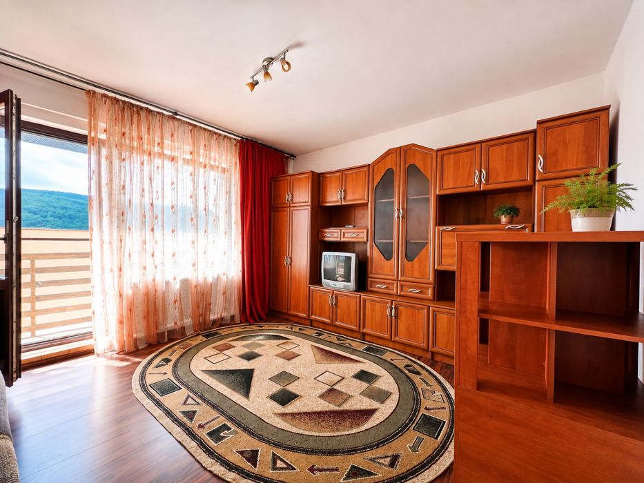 Garsonieră spațioasă de 37 mp, cu balcon și vedere spre munți - Brasov