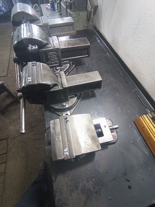 Продам тиски слесарные и станочные