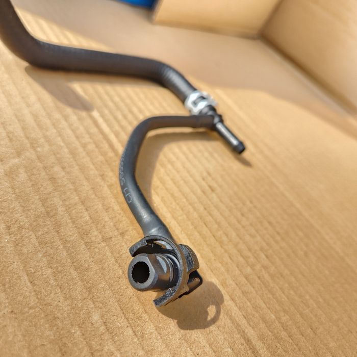 Трубка сапуна на дроссель