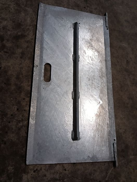 Поцинковани капаци от рифелова ламарина