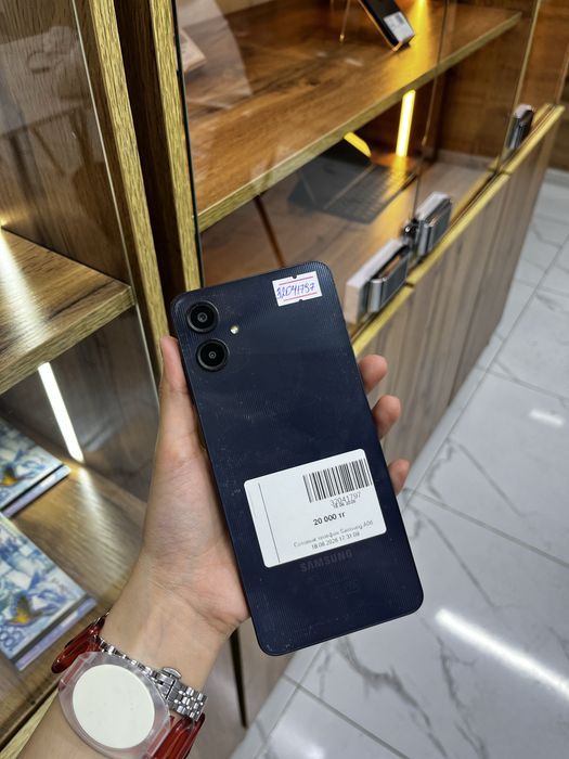 Samsung A06.