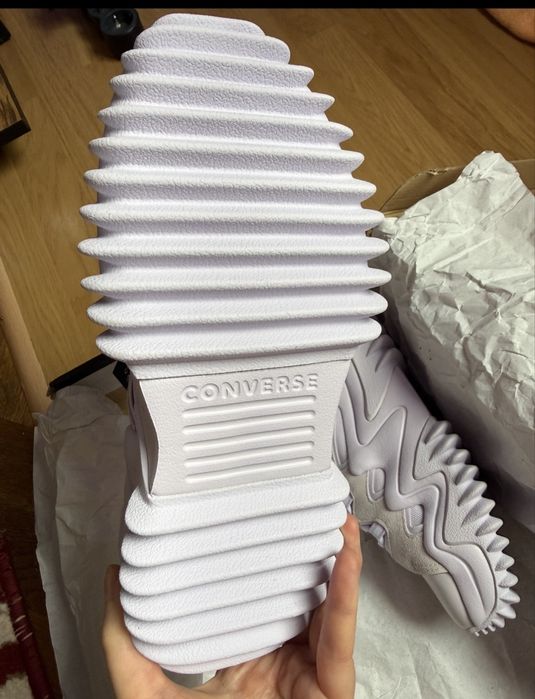 Converse editie limitata noi cu eticheta