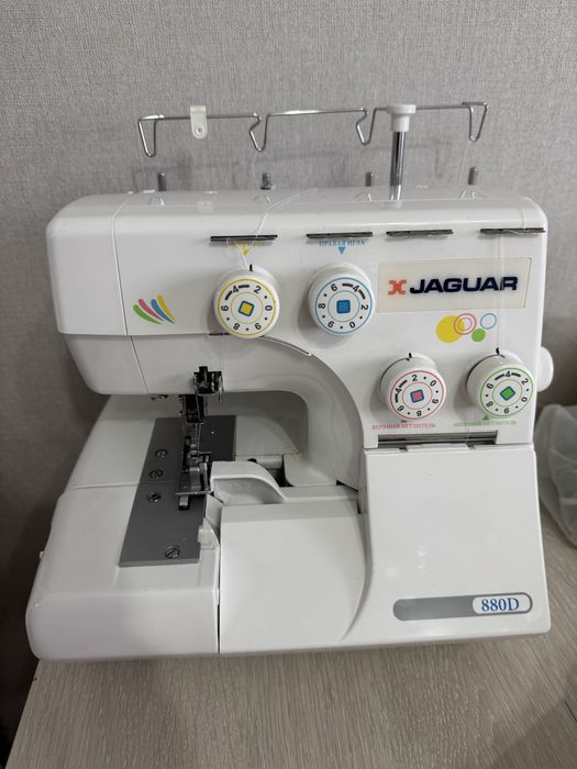 Продам оверлок Ягуар